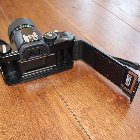 EUC Vivitar V3800N 35mm Manual SLR Camera With 28-70mm Macro Zoom Lens and Case - Picture 5 of 8